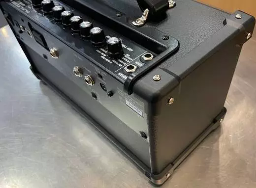 BOSS - Dual Cube LX Stereo Guitar Amplifier 2